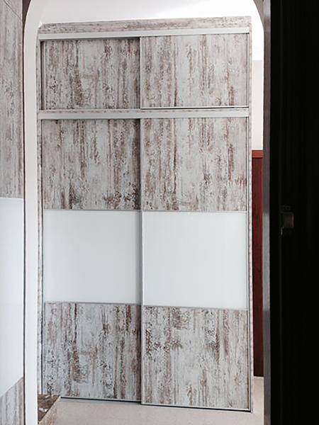 Armario ropero con puertas correderas japonesas combinadas con melamina harry luxor y cristal mate
