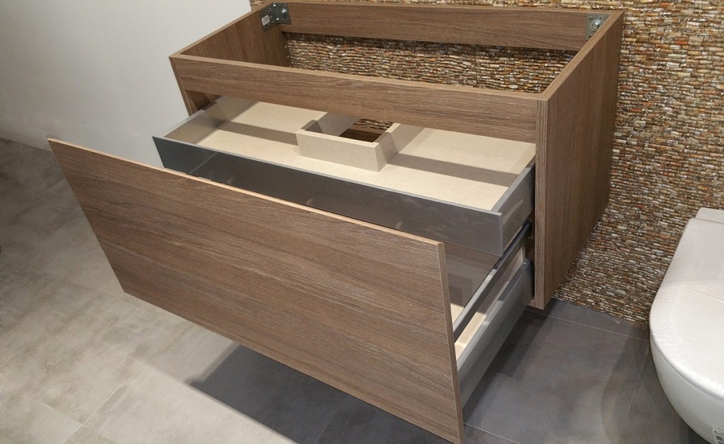 Mueble de baño suspendido a medida en melamina roble | MB Concept