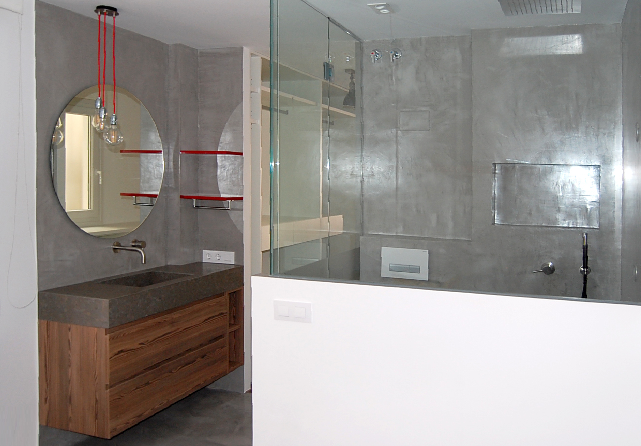 Mueble de baño suspendido en melamina color con uñero ingletado. Cajones con guía de extracción total con freno y módulo decorativo con 1 estante. 